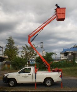 รถยนต์กระบะบรรทุกกระเช้าซ่อมไฟฟ้าชนิด 4 ล้อ รุ่น 824