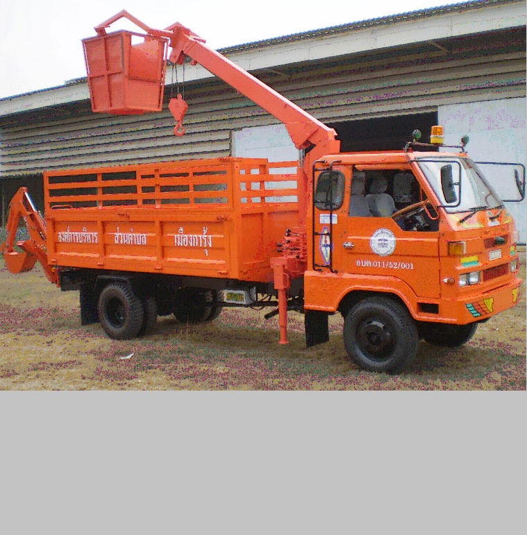 รถกระเช้าเครน 6 ล้อ ติดชุดขุดดิน รุ่น 936