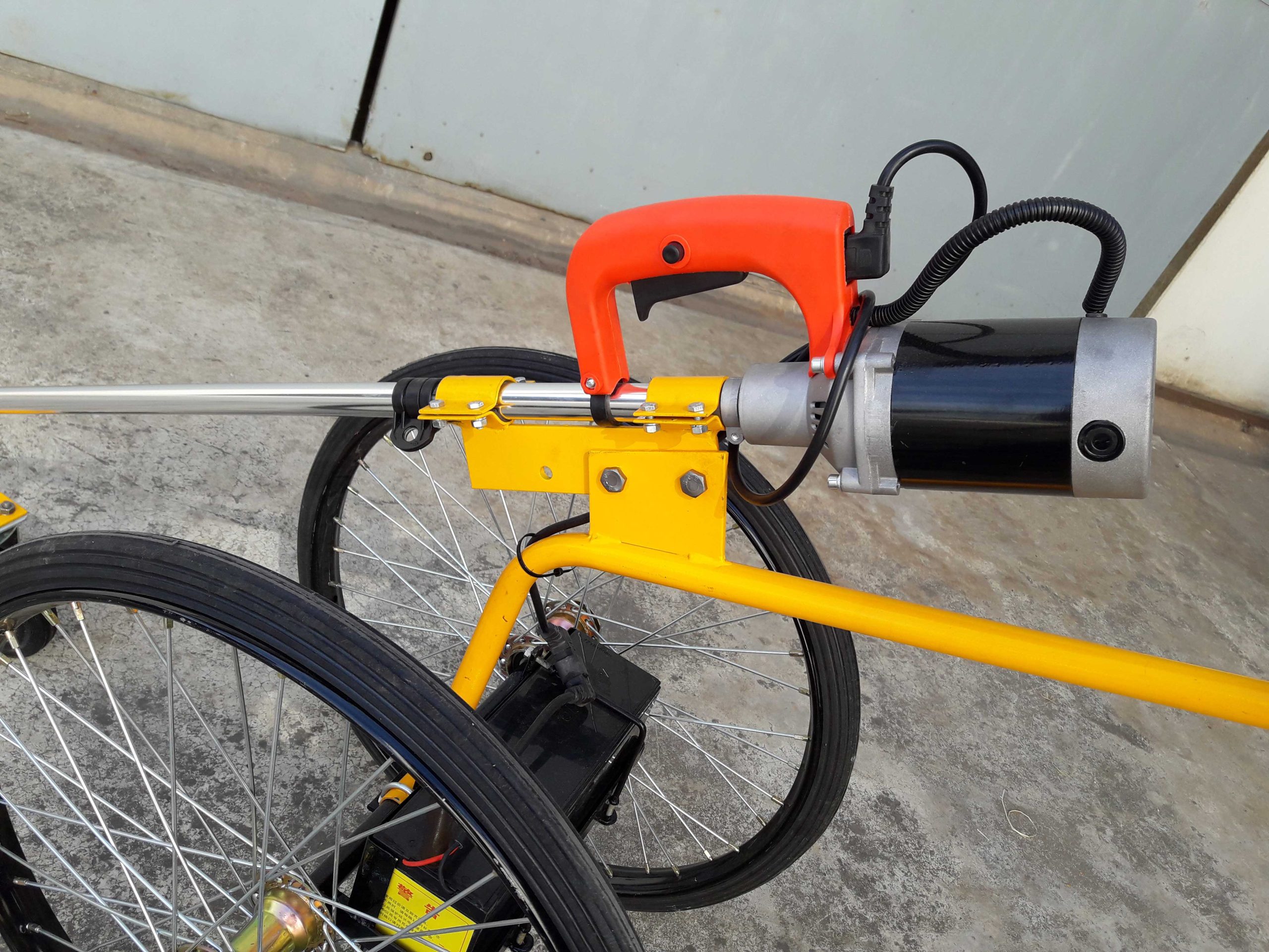 เครื่องตัดหญ้าแบตเตอรี่ไฟฟ้าติดชุดล้อ - Image 4