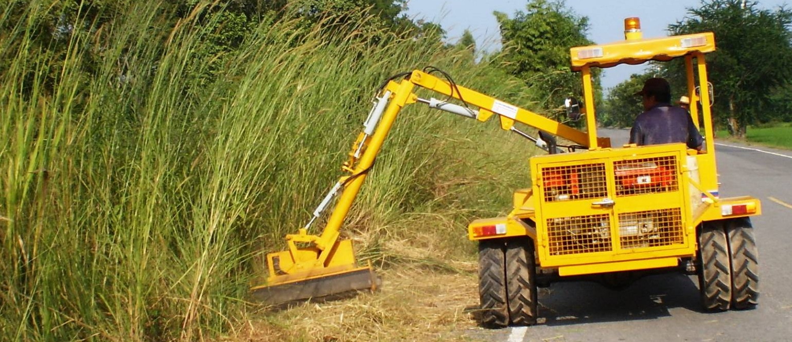 รถตัดหญ้าไหล่ทาง