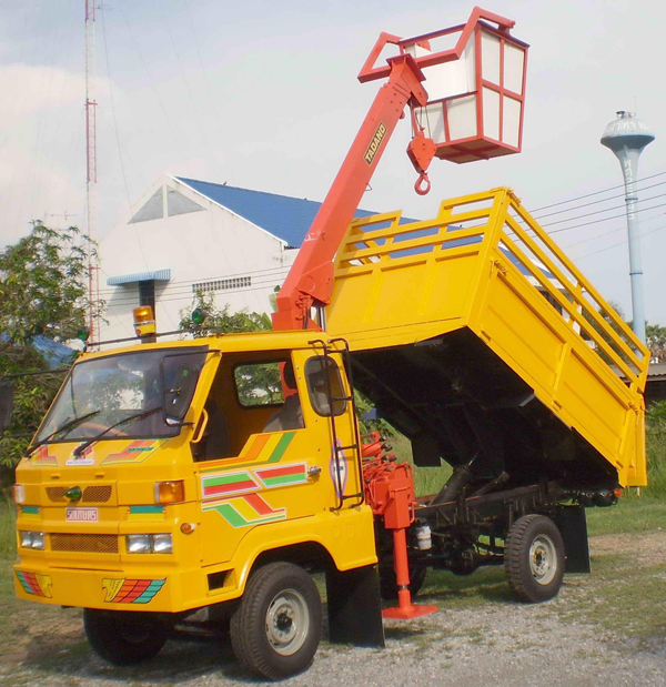 รถเกษตร 4 ล้อดั้มพ์ ติดชุดเครนกระเช้า รุ่น D 834