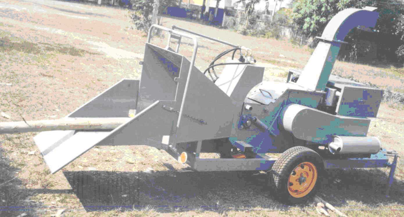 เครื่องย่อยกิ่งไม้ป้อนด้วยระบบไฮดรอลิค