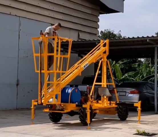 รถกระเช้าแบบ 4 ล้อ รุ่น 715