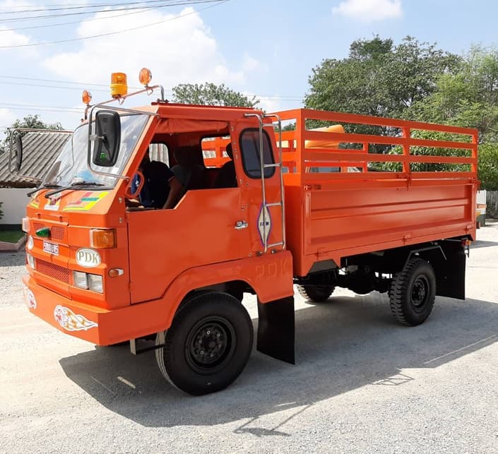 รถเกษตรกรรม (อีแต๋น) 4 ล้อ และ 6 ล้อ