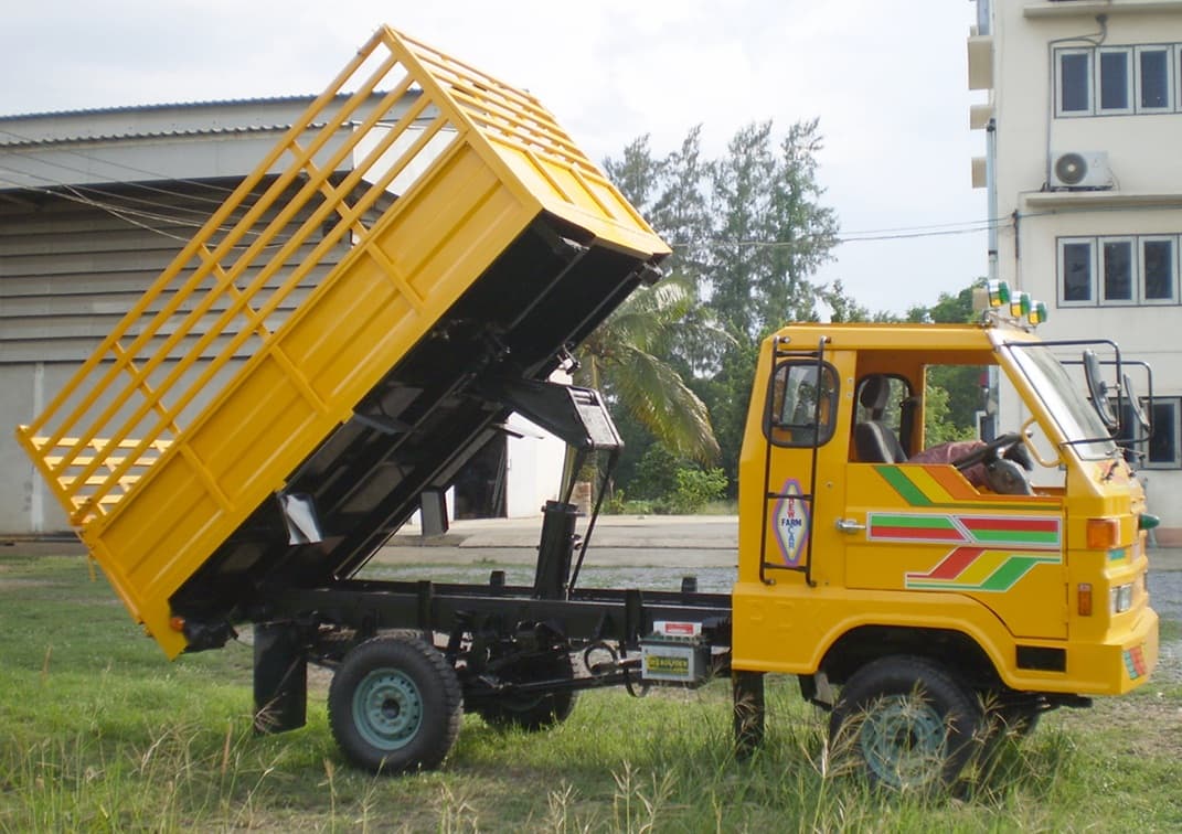 รถเกษตรกรรม (อีแต๋น) 4 ล้อ และ 6 ล้อ แบบกระบะเทท้าย (ดั้มพ์)