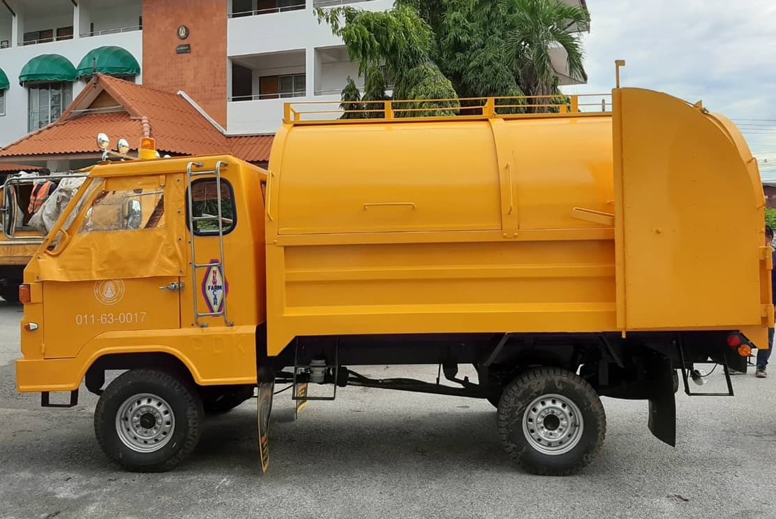 รถเกษตรกรรม (อีแต๋น) บรรทุกขยะ 4 ล้อ แบบกระบะเทท้าย (ดั้มพ์)