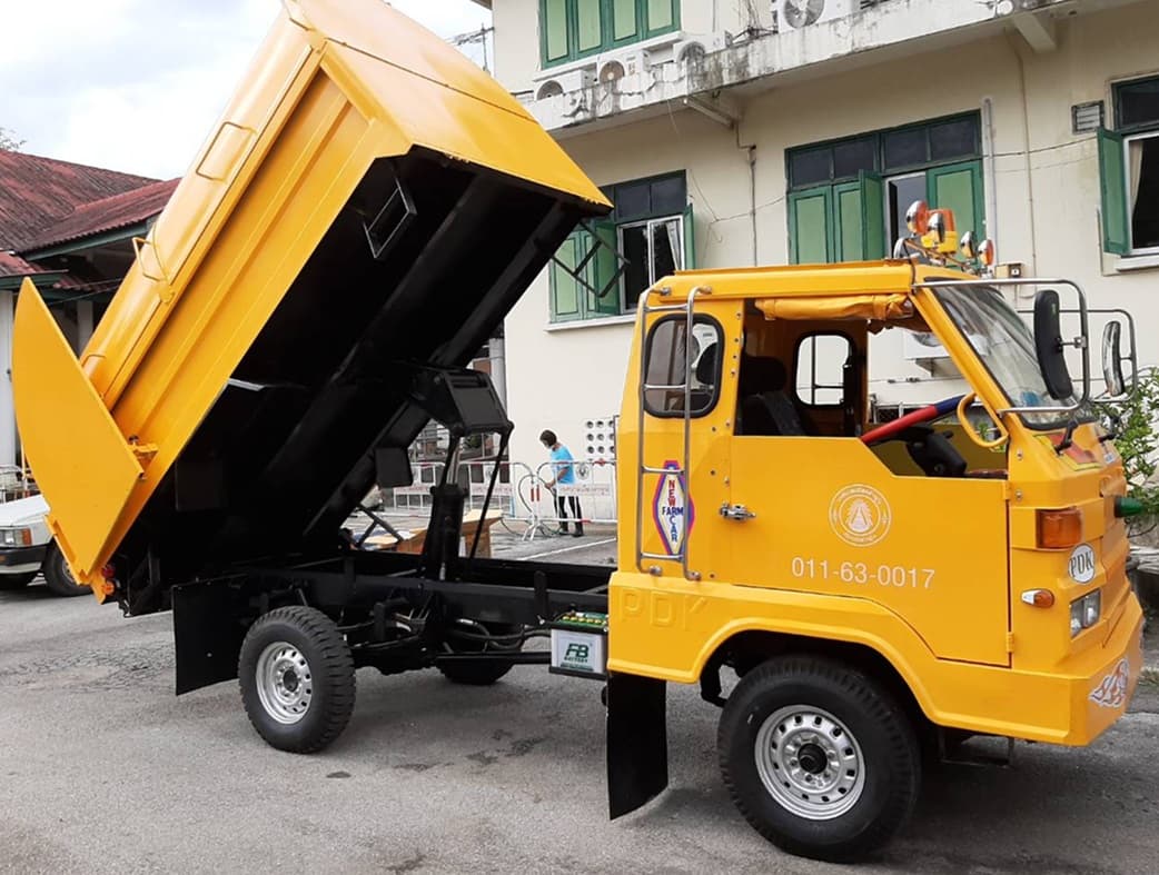รถเกษตรกรรม (อีแต๋น) บรรทุกขยะ 4 ล้อ แบบกระบะเทท้าย (ดั้มพ์)