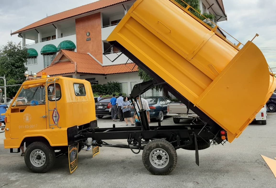 รถเกษตรกรรม (อีแต๋น) บรรทุกขยะ 4 ล้อ แบบกระบะเทท้าย (ดั้มพ์)