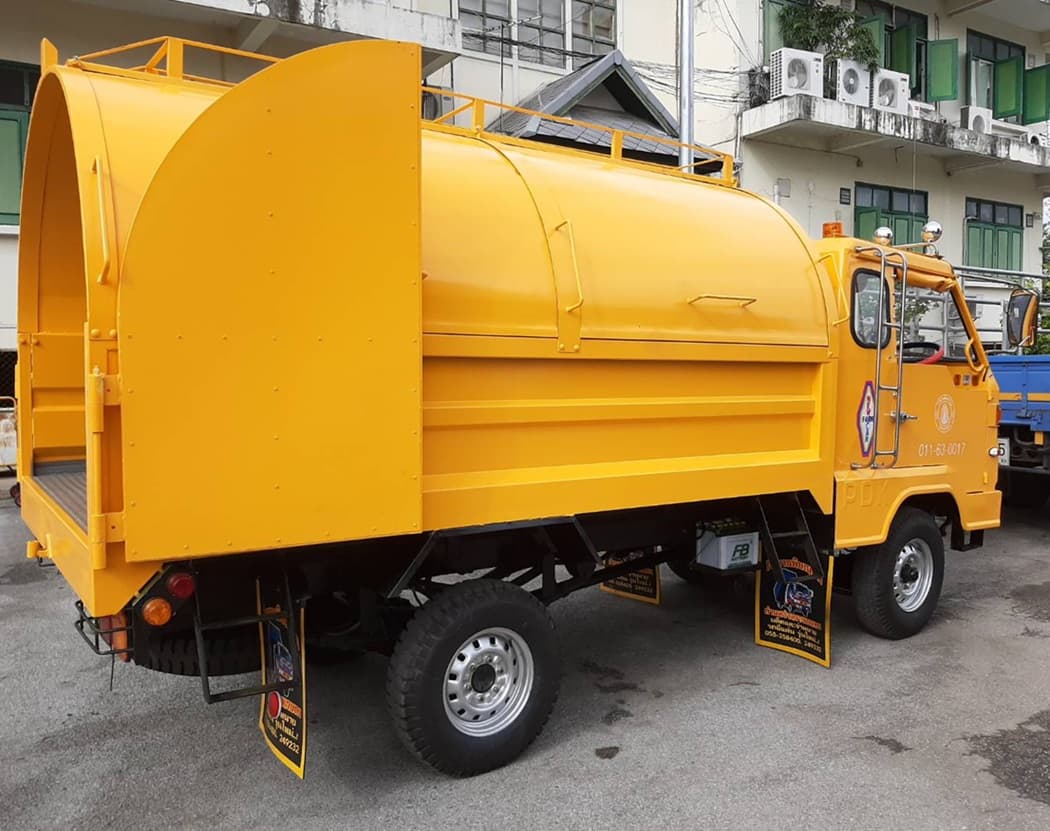 รถเกษตรกรรม (อีแต๋น) บรรทุกขยะ 4 ล้อ แบบกระบะเทท้าย (ดั้มพ์)